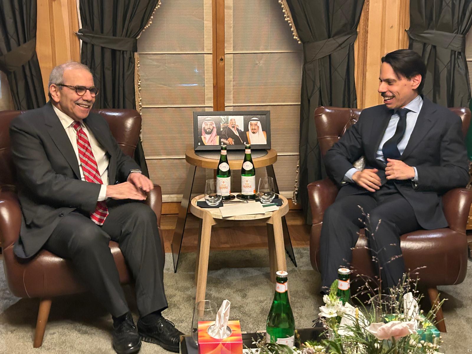 "سلام من دافوس يطلع السعودية على الإصلاحات والسيطرة الأمنية للبنان"