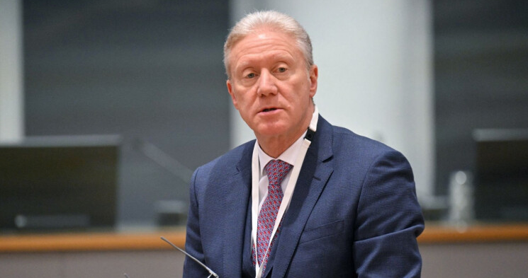 رجي يعتذر عن زيارة طهران ويقترح لقاءً في دولة محايدة: العلاقات تُبنى على السيادة واحتكار الدولة للسلاح