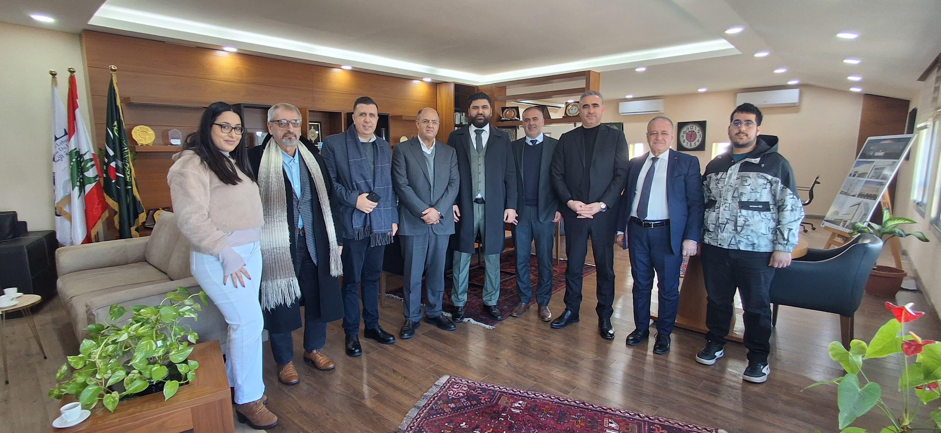 الحزب الديمقراطي يهنئ الدكتور حسن اللقيس بتجديد رئاسته للجامعة الإسلامية