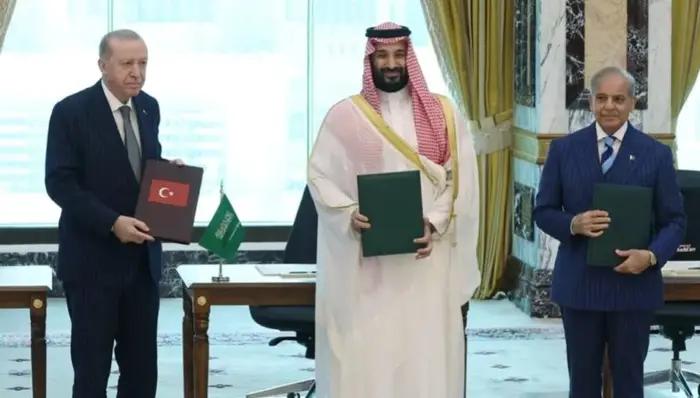 اتفاقية مكة تشعل المشهد الإقليمي... السعودية وتركيا وباكستان نحو شراكة دفاعية غير مسبوقة"