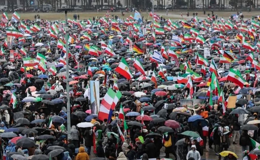 تظاهرة حاشدة في ميونيخ بالتزامن مع مؤتمر الأمن ودعوات لإسقاط النظام الإيراني