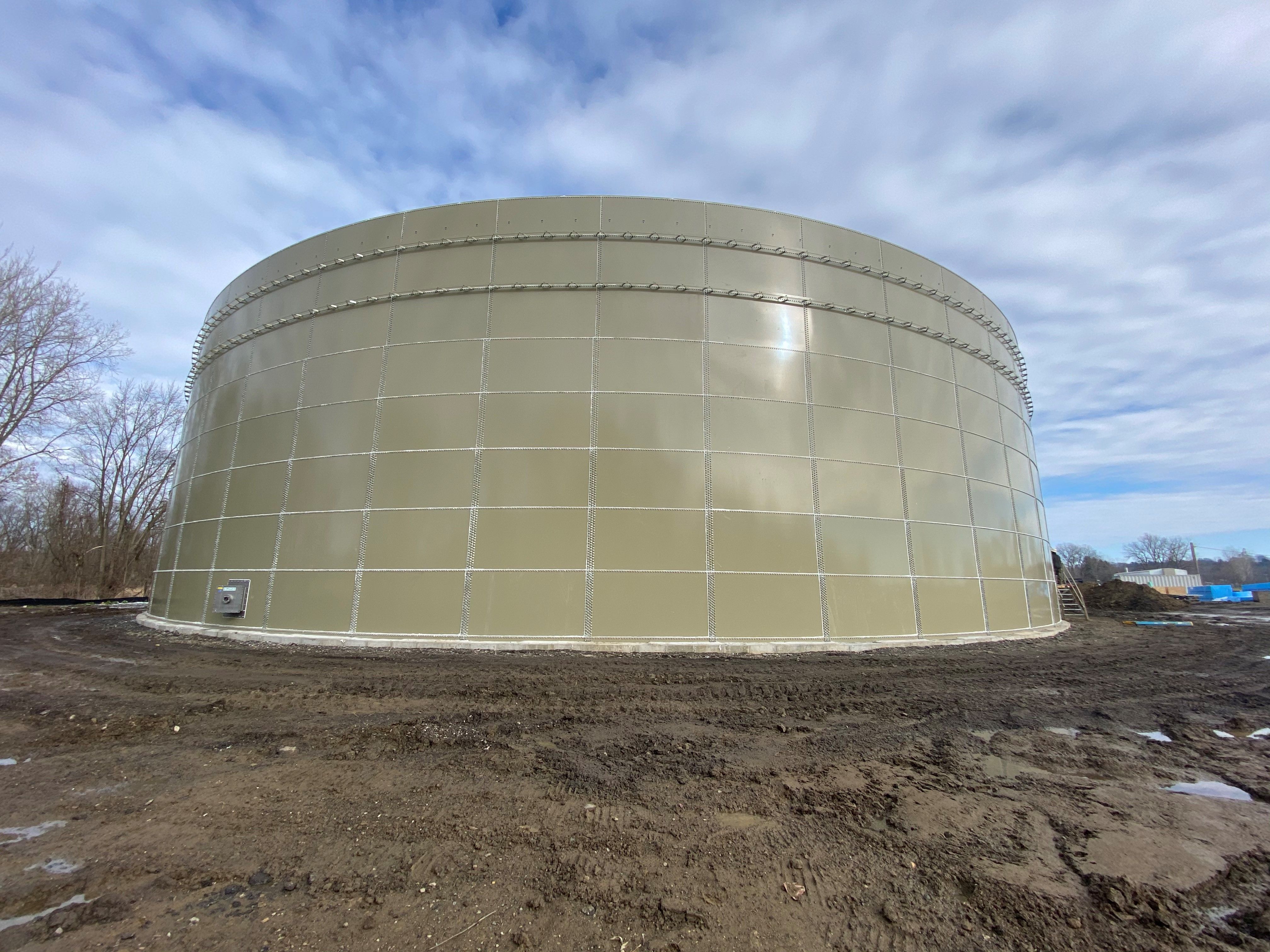 Powder coated bolted storage tank