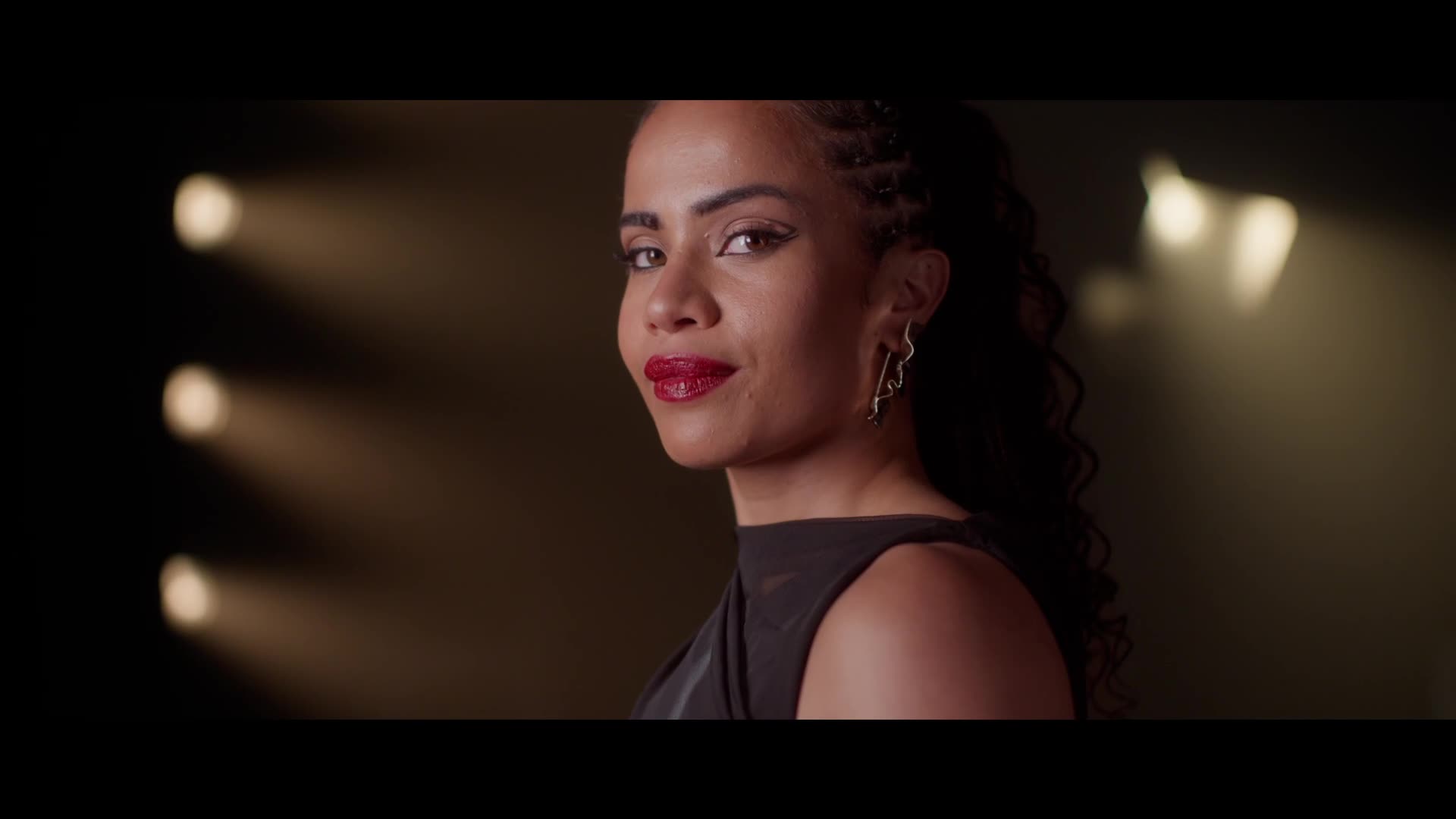 LE DÉFILÉ X MARY FOWLER