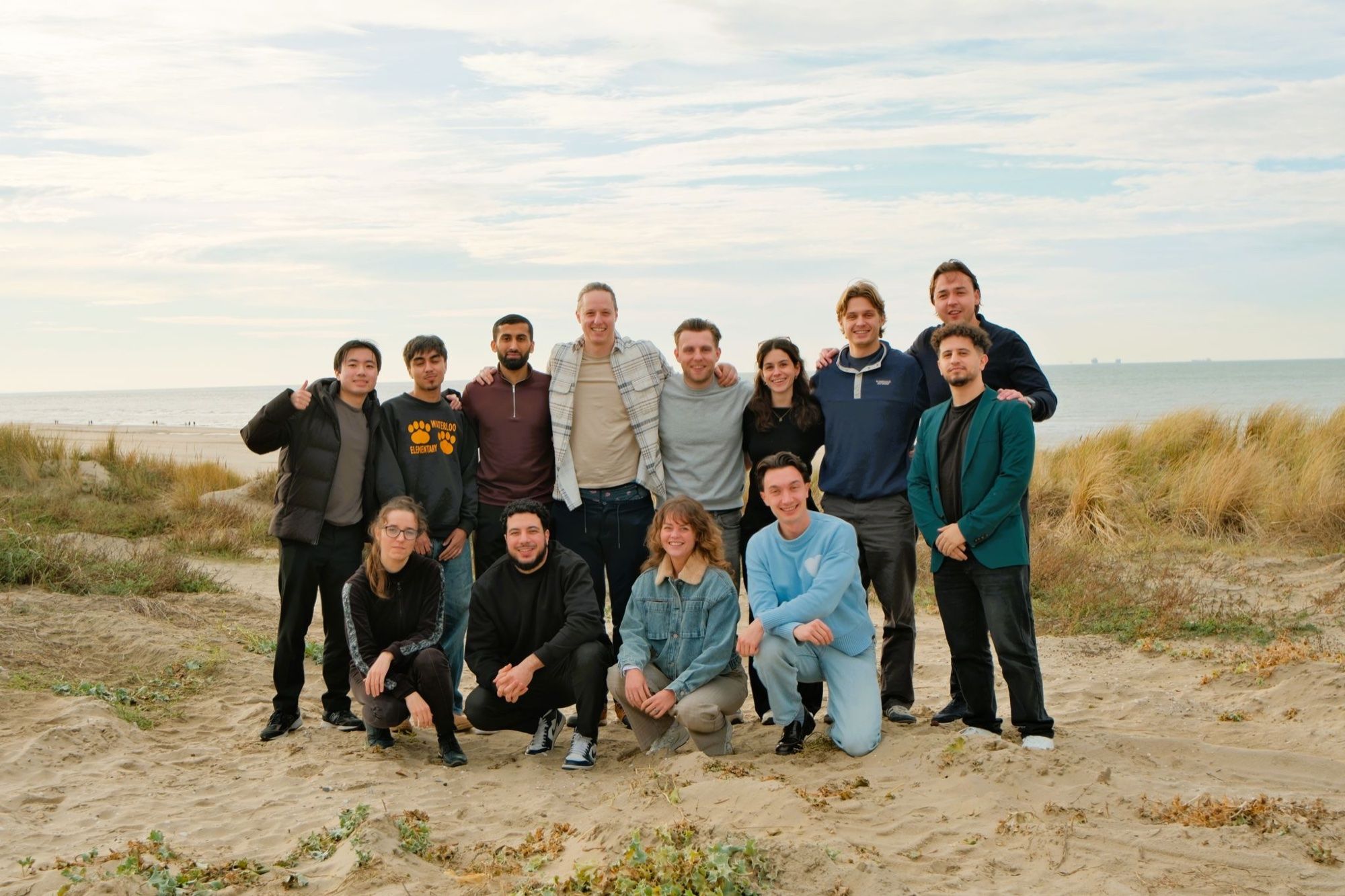 Het Flowlined-team op het strand