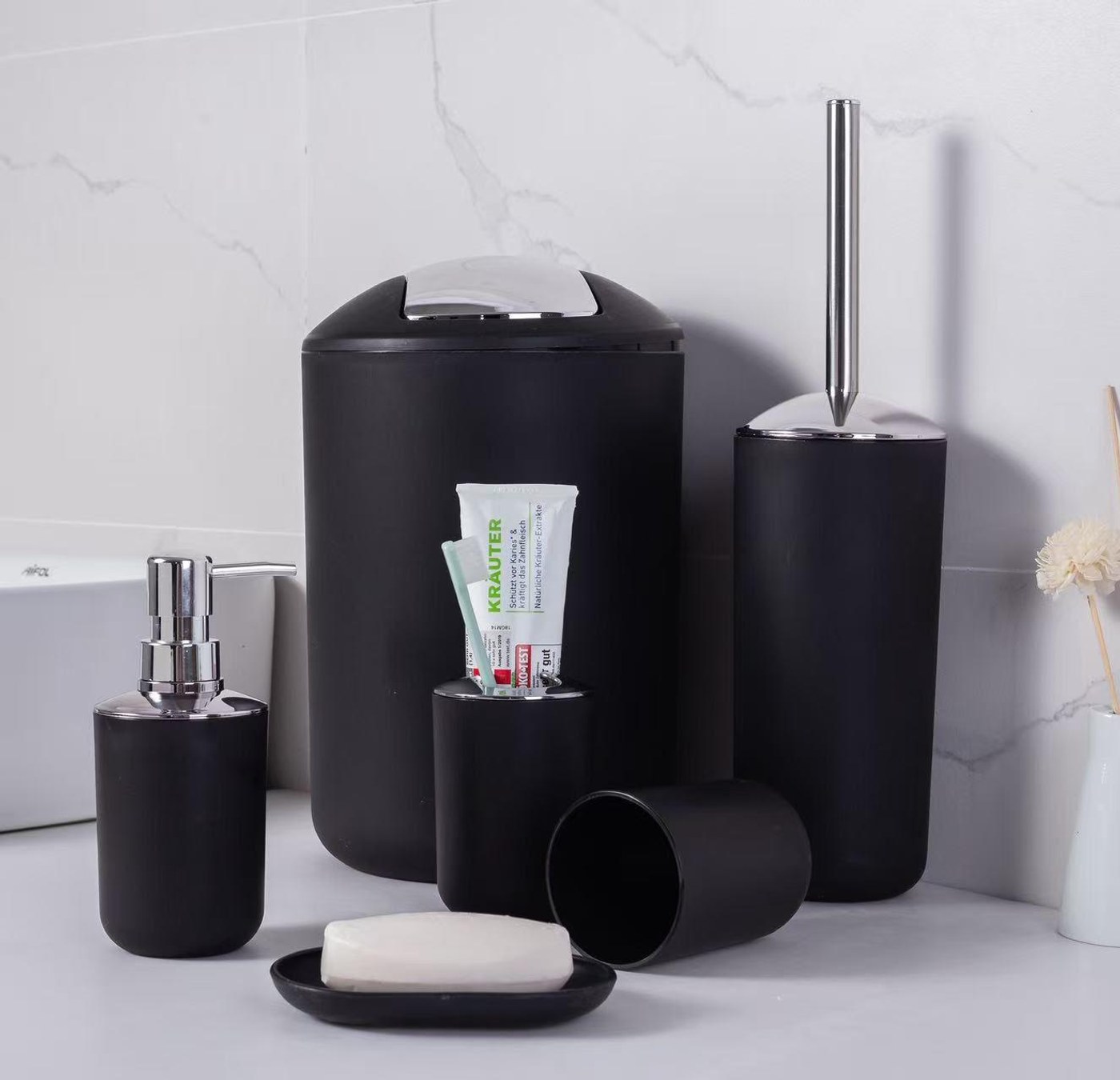 Bathroom Supplies Black