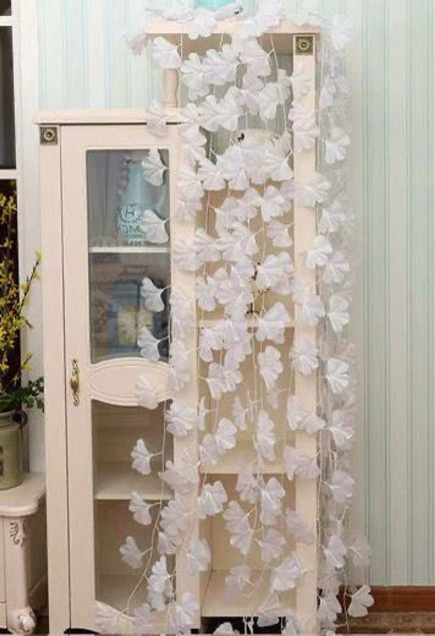 2.1 M White vines