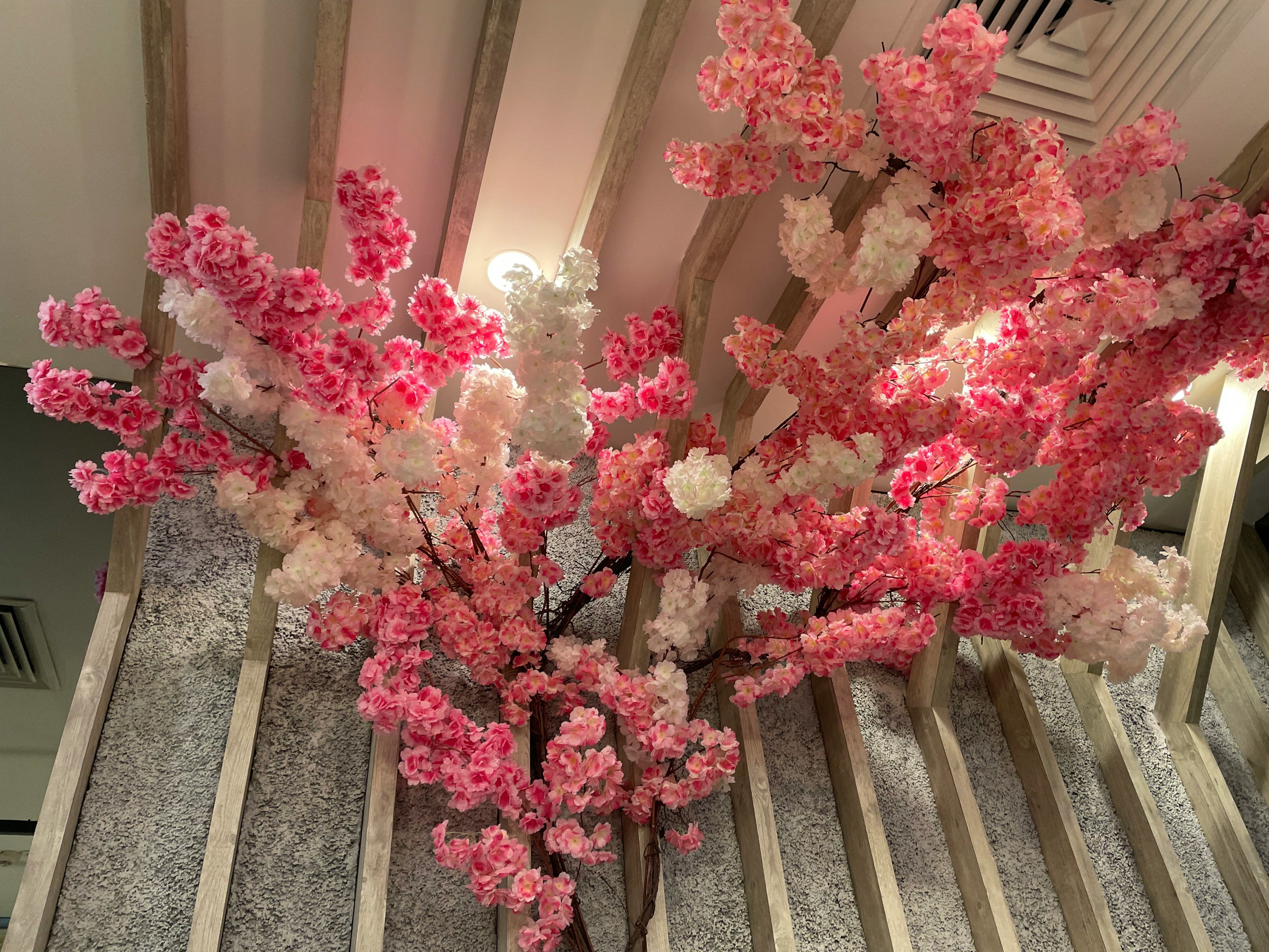 Flowers & Floral Decor