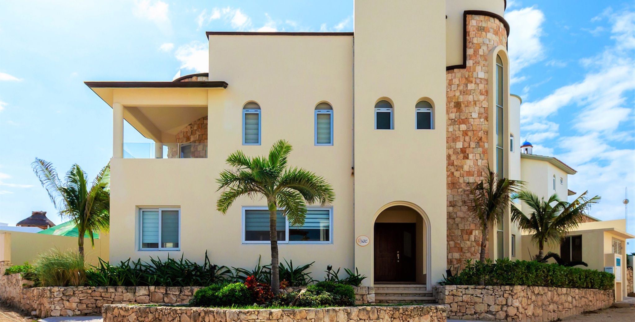 Villa front facade with stone arch entrance