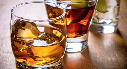 Can you drink alcohol while taking Metformin?