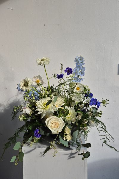 Memorial wreath arrangement