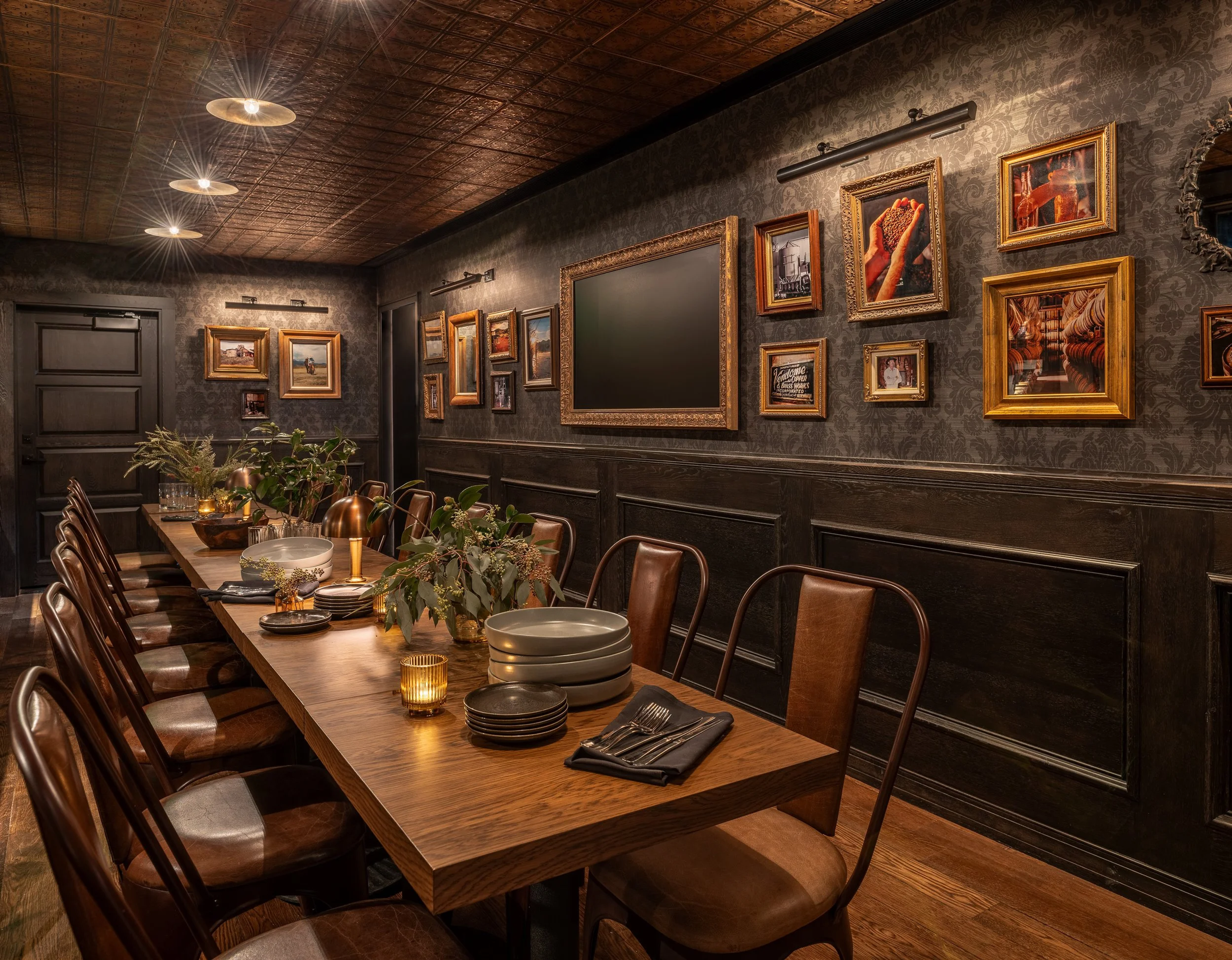 A dining room