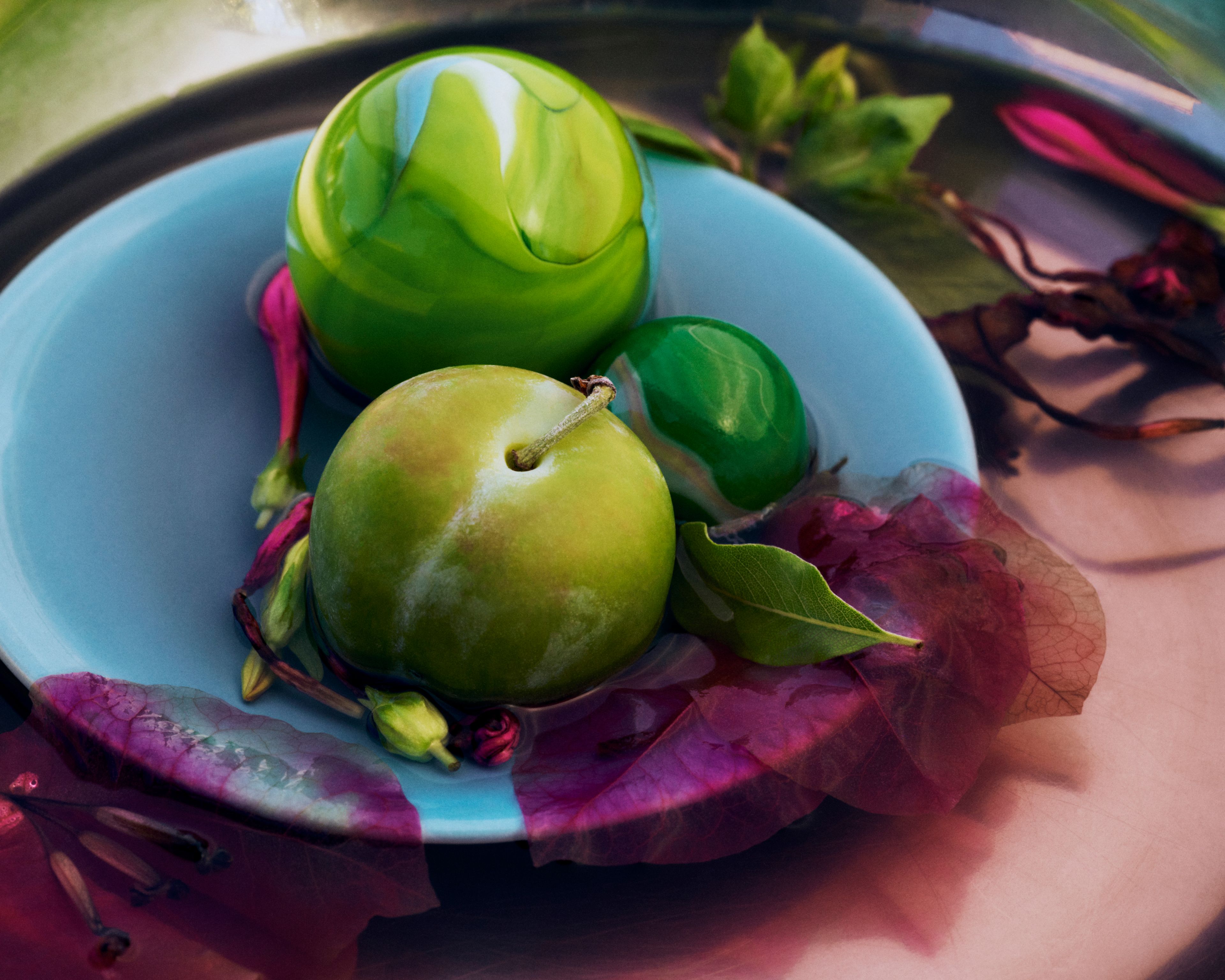 Revue Magazine, Ponds