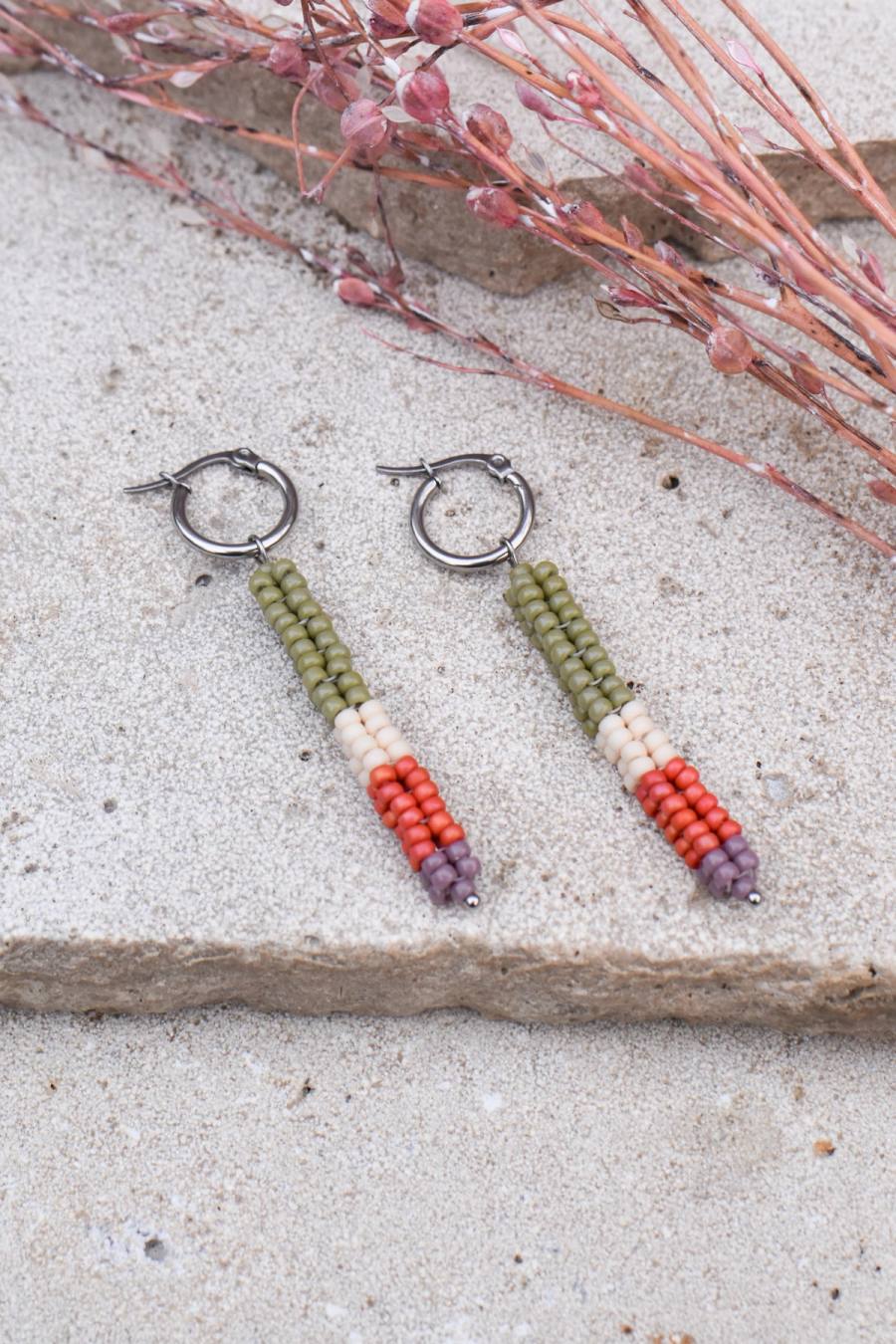 June: Boucles d'oreilles en perles de verre faites main (1)