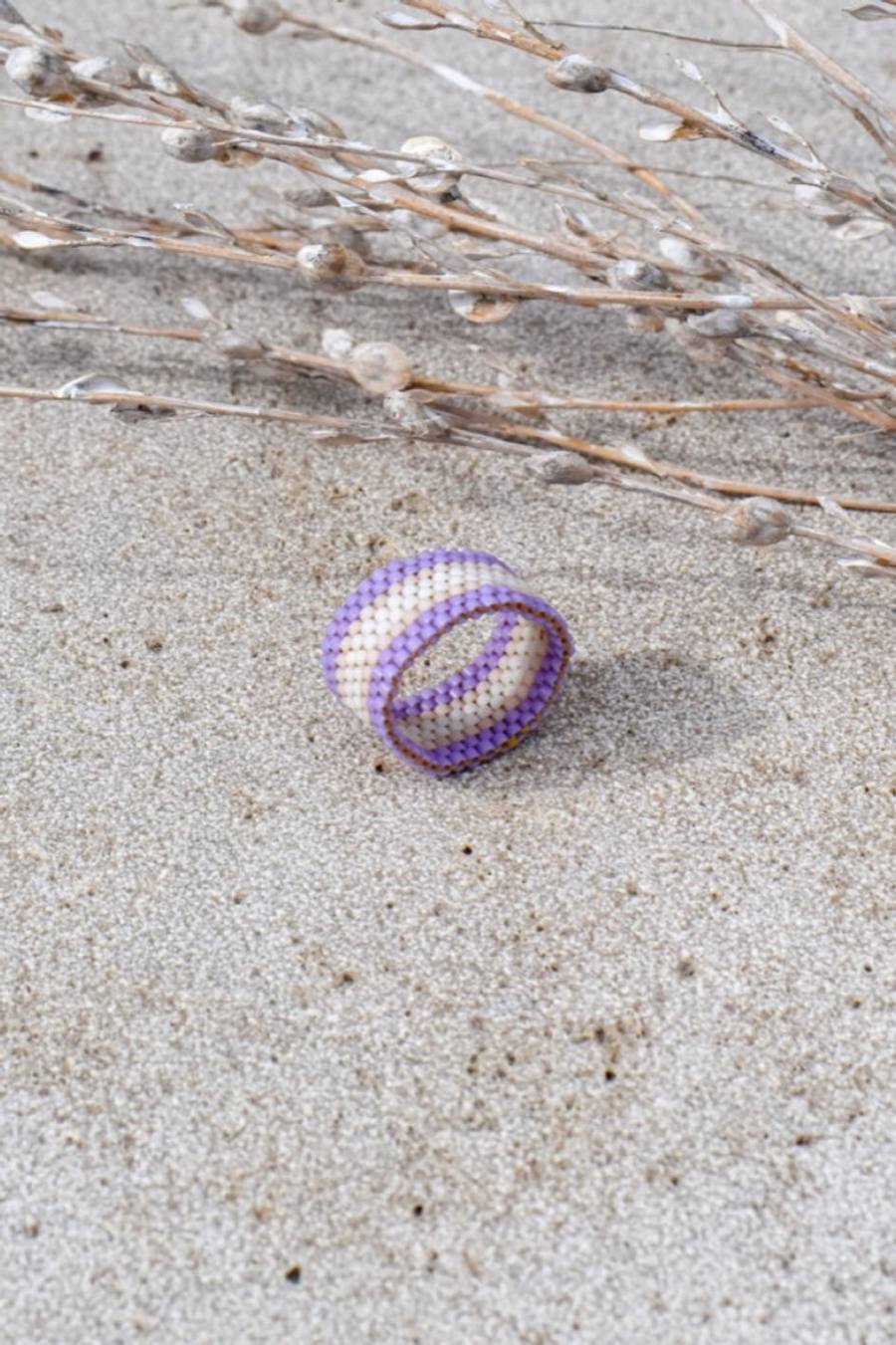 Ela: Handmade glass bead ring