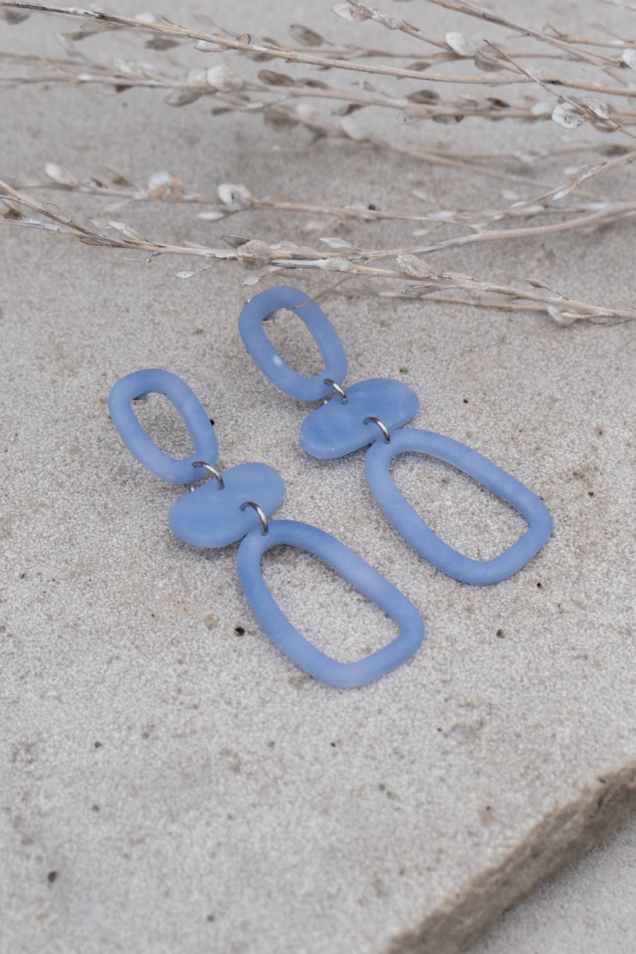 Lea - licht blauw: Pendientes de arcilla polimérica hechos a mano (1)