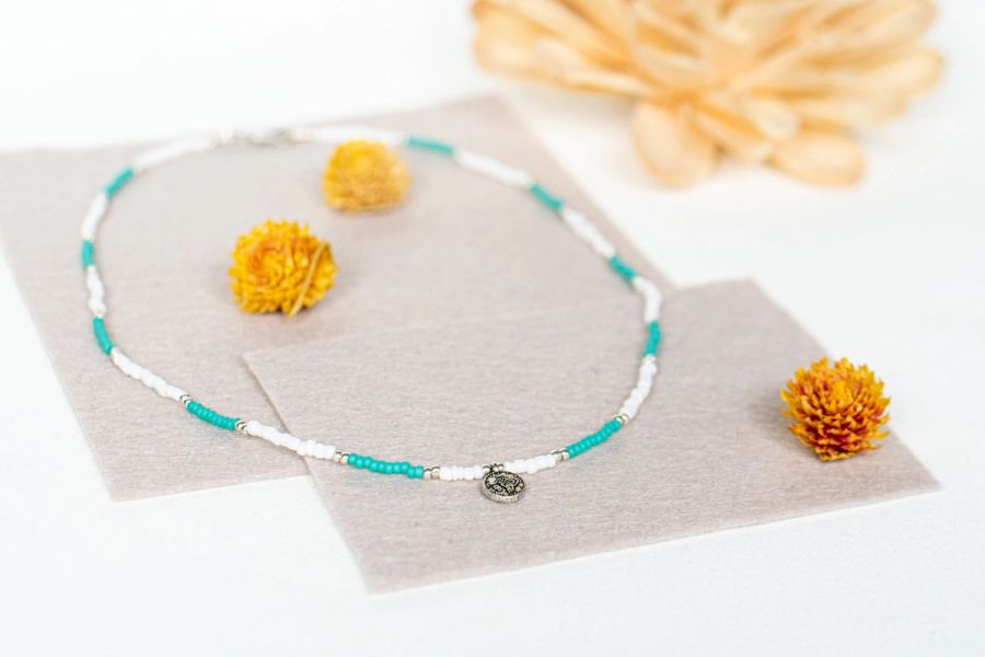 Lily - ketting: Handgemaakte ketting van glaskralen