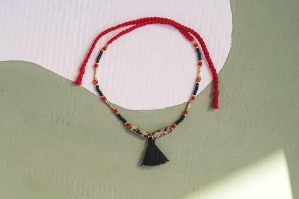 Noor - enkelbandje: Accessorio in macramé fatto a mano