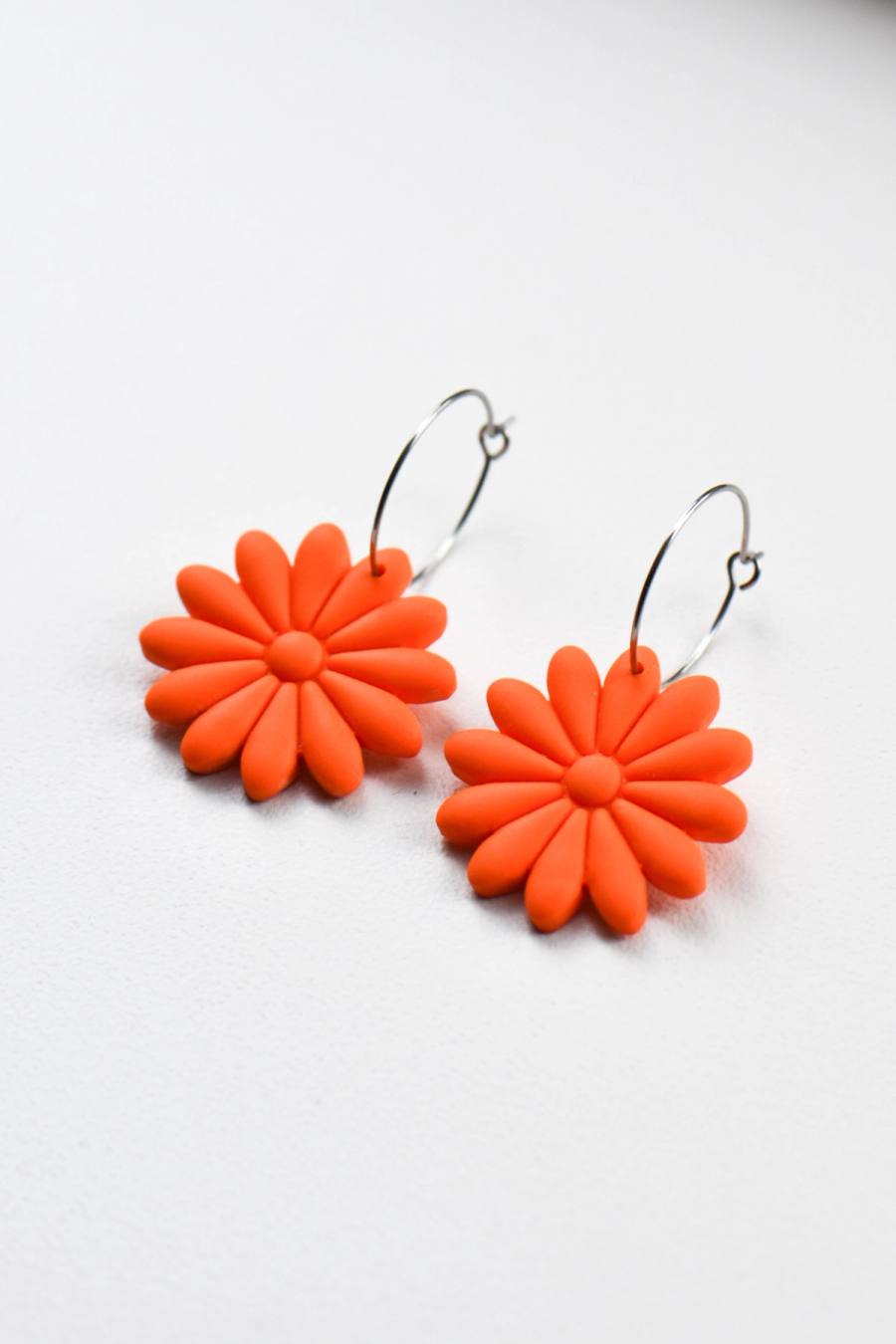 Orange -small: Pendientes de arcilla polimérica hechos a mano (1)