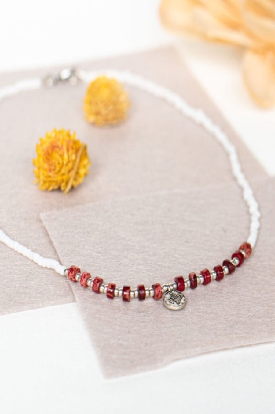 Juna - Ketting: Collier en perles de verre fait main
