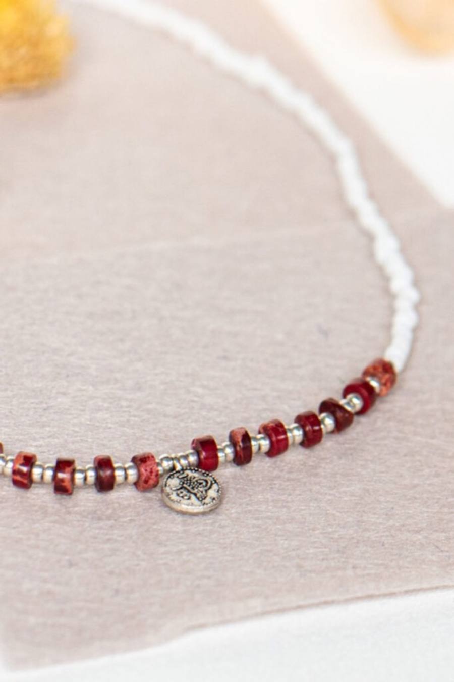 Juna - Ketting: Handmade glass bead necklace