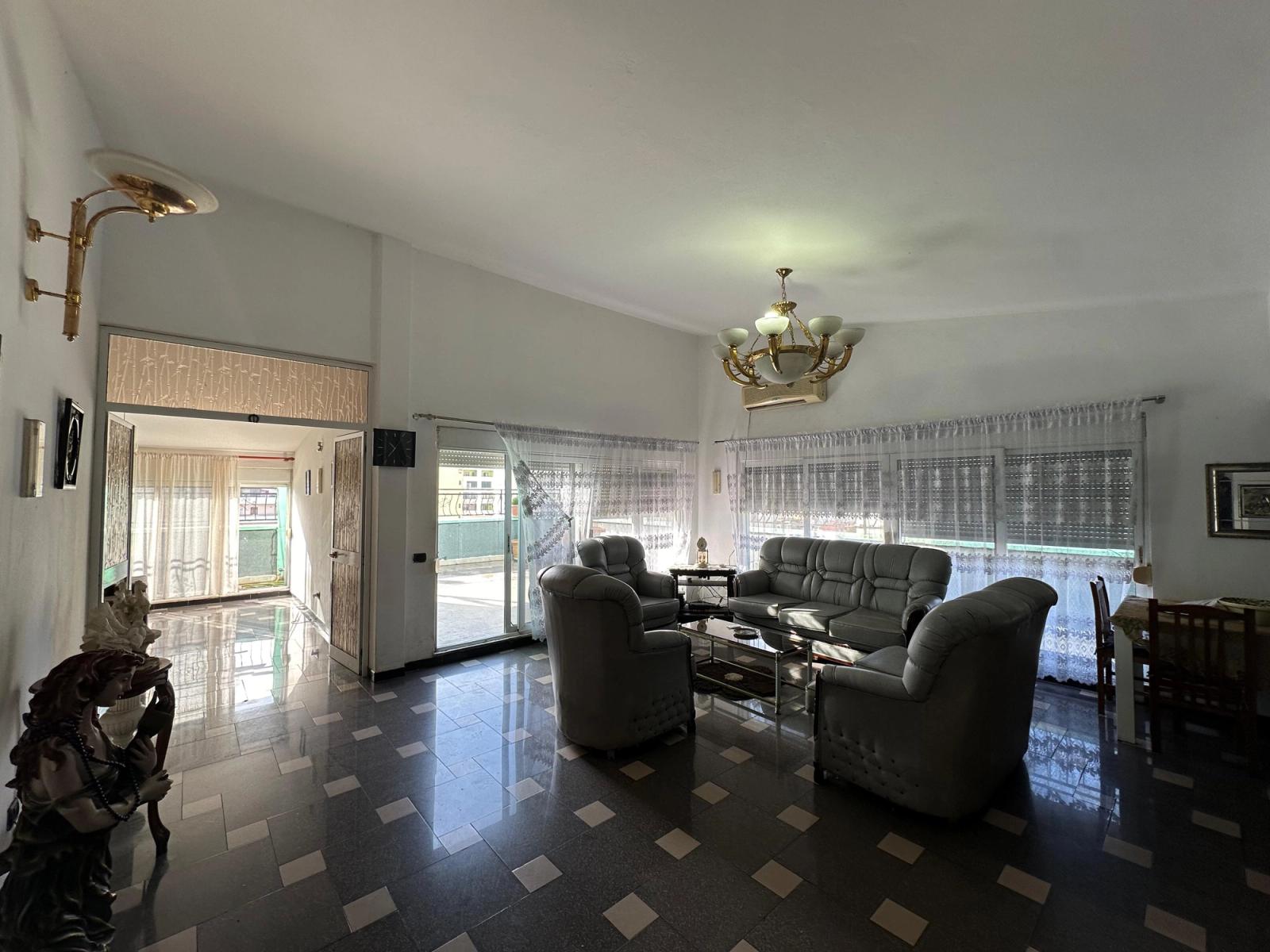 Wohnung 4+1 zum Kauf in Stadtzentrum, Durrës, 252 m² — Foto 1 von 13