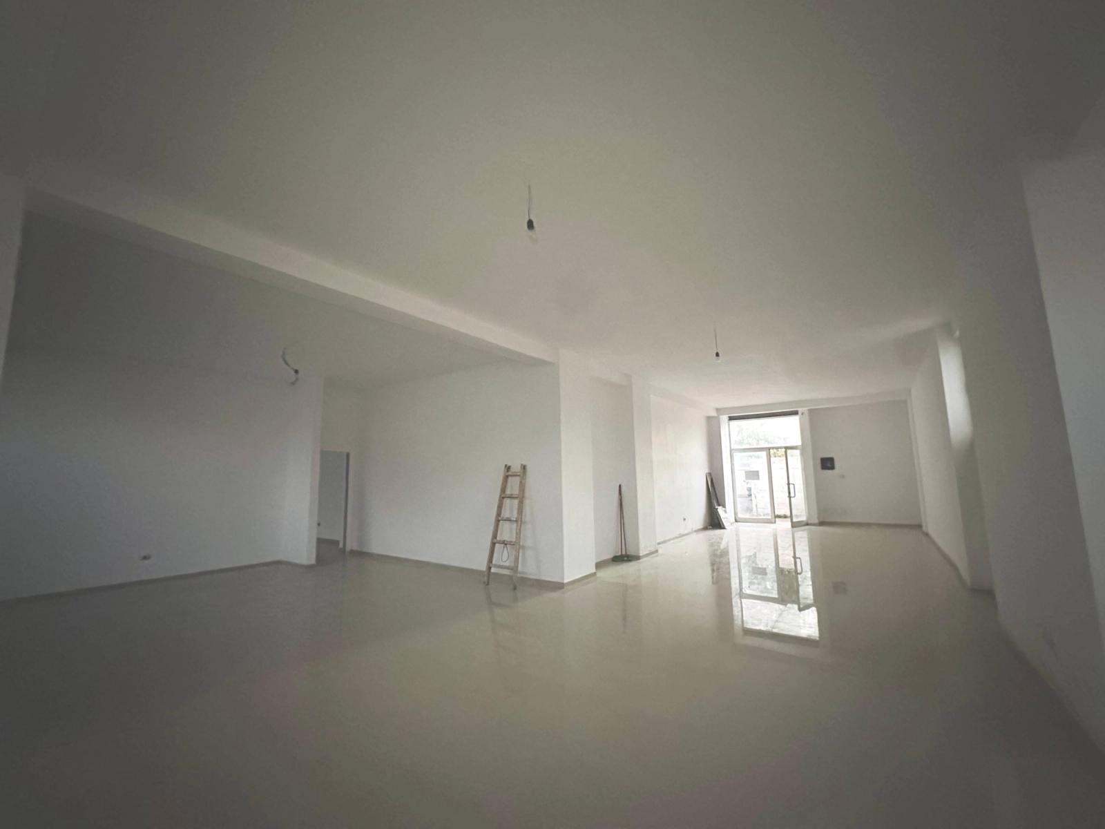 Gewerbefläche zum Kauf in Stadtzentrum, Durrës, 194 m² — Foto 2 von 8