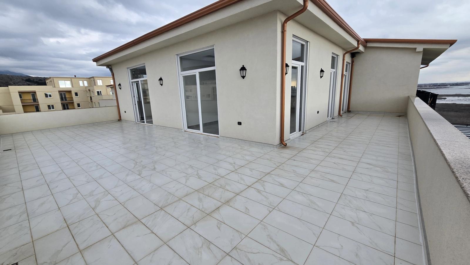 Penthouse, in vendita, Centro città, Shëngjin, 256 m², vista mare — foto 4 di 8