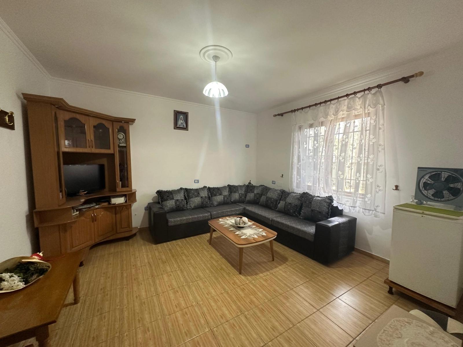 Wohnung 3+1 zum Kauf in Stadtzentrum, Durrës, 352 m² — Foto 2 von 15