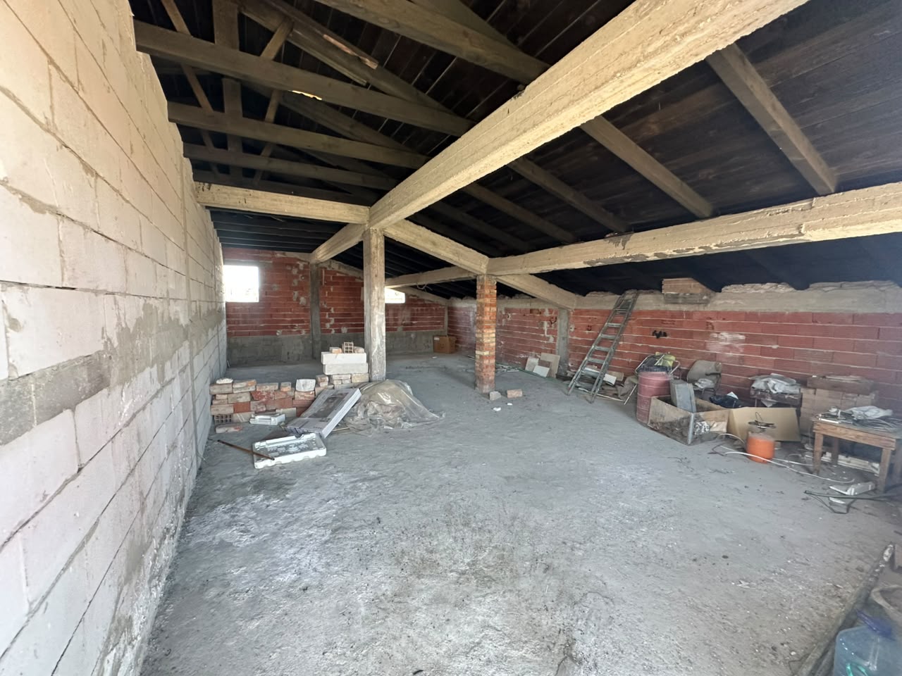 Shitet Vilë Private 3-Katëshe | Pranë Kryqit të Kuq, Durrës