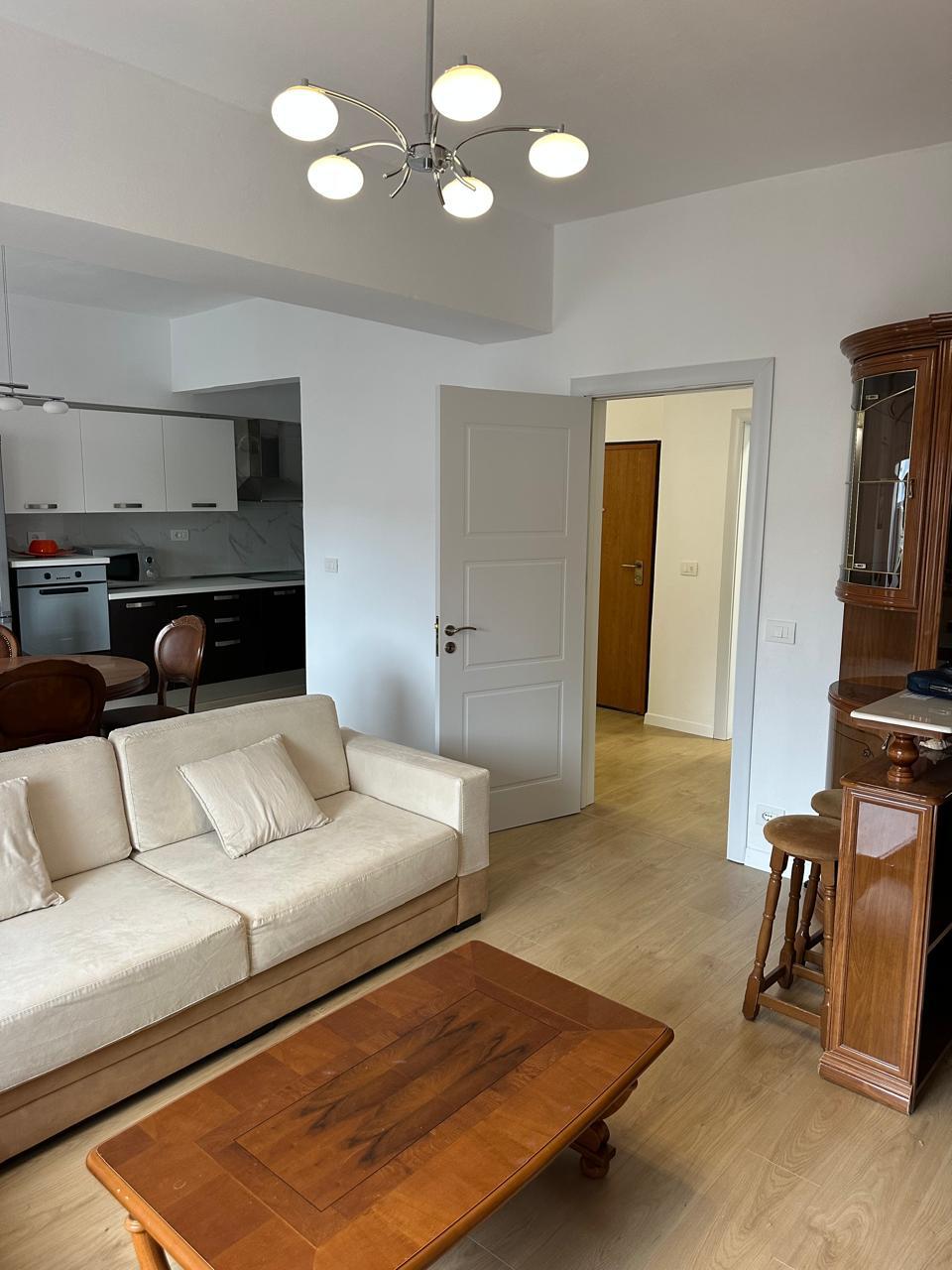 Shitet Apartament 3+1 | Tek Markata, Durrës