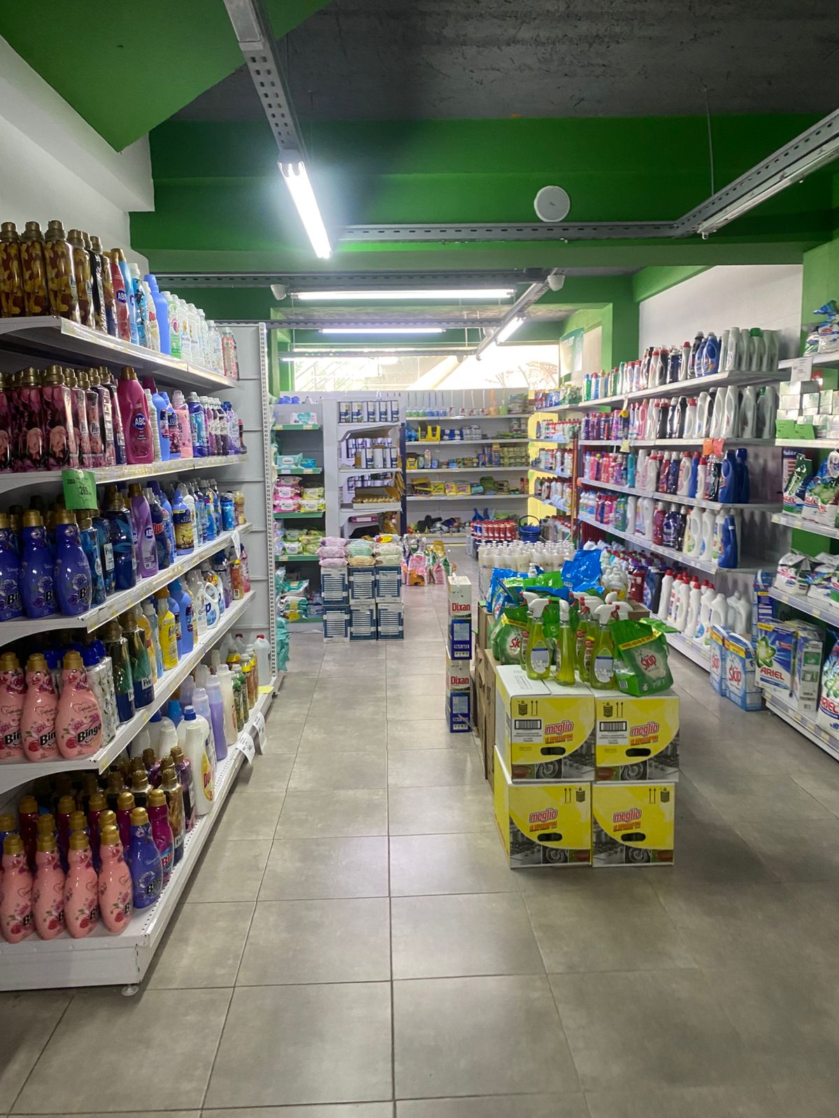 Działający supermarket, Kodra e Diellit, Tirana
