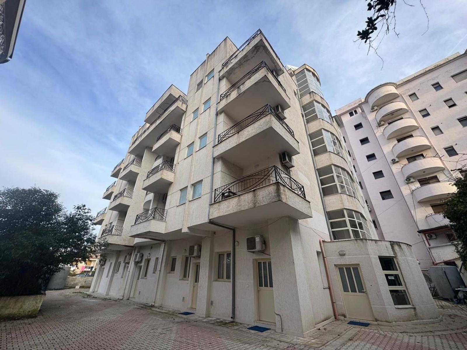 Gewerbefläche zum Kauf in Plazh, Durrës, 2193 m² — Foto 1 von 30