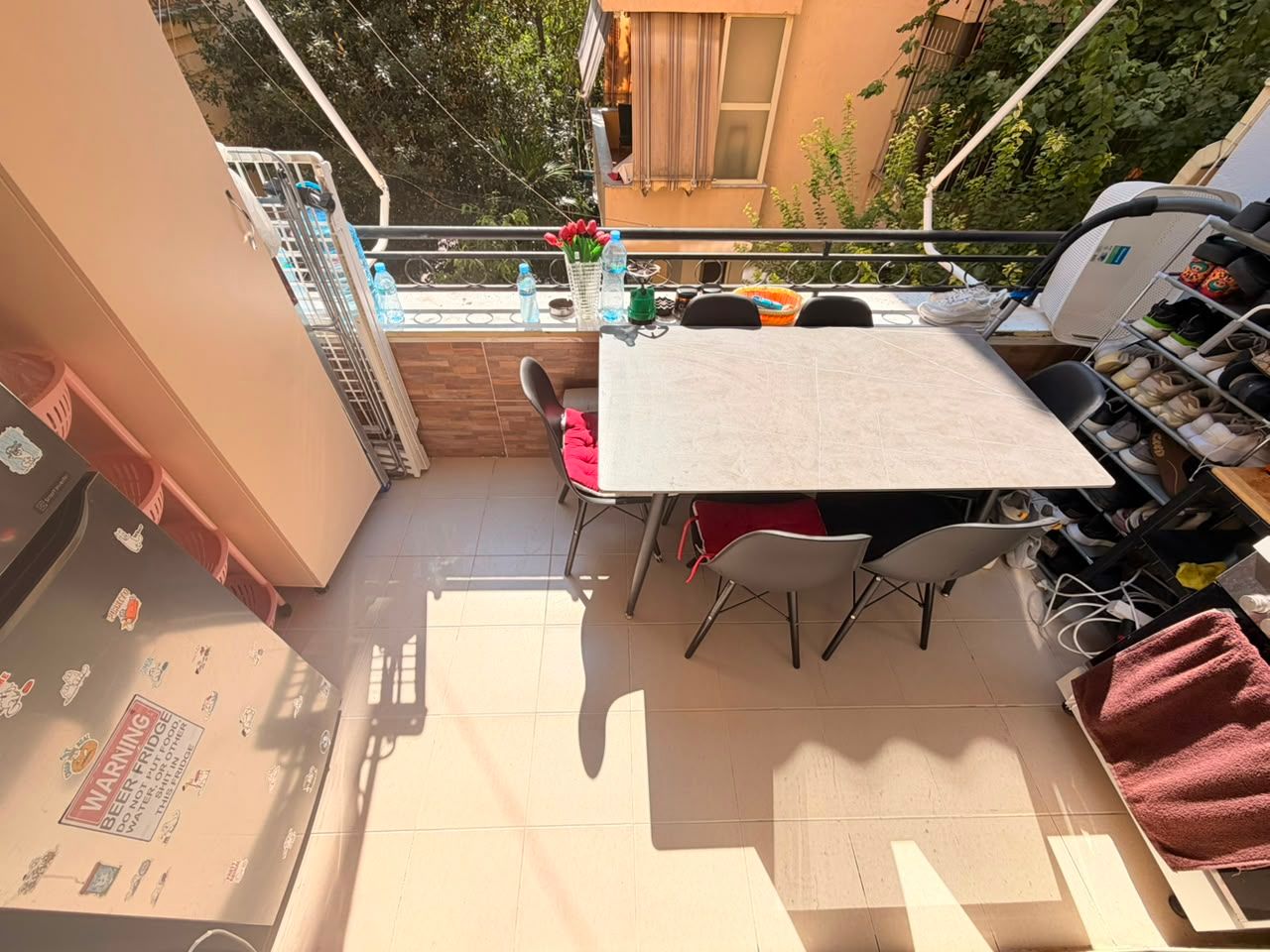 Studio on the second floor, Shkëmbi i Kavajës