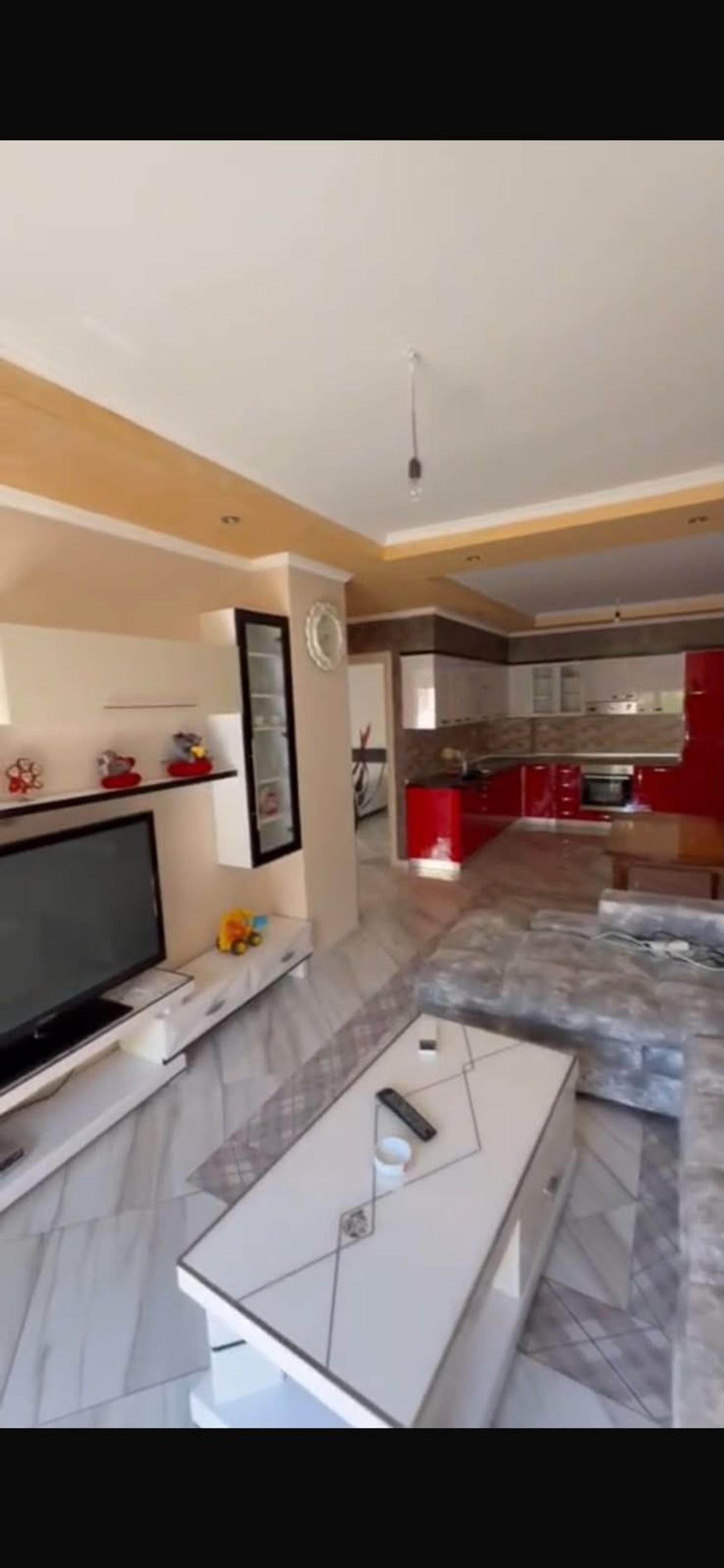 3+1 me ballkon, qendra e Durrësit, 92 m²