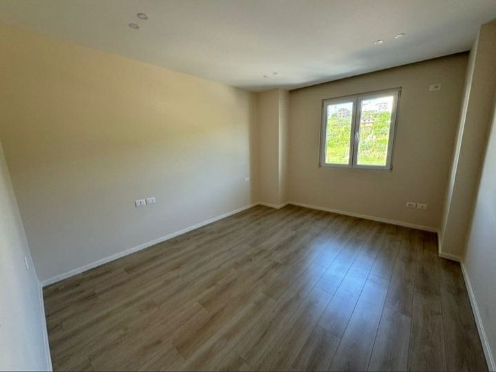 Shitet Apartament 1+1 me Verandë | Koloseu, Shkëmbi i Kavajës, Durrës