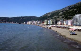 The beach and seafront at Shëngjin (cropped, colour adjusted) — Drdenn3