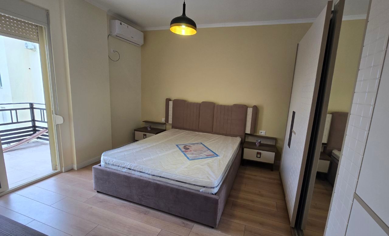 Apartament 2+1 pranë detit me rinovim të ri, lagjja Plazh