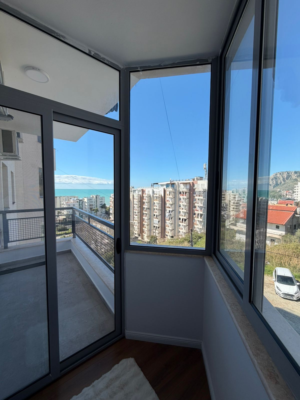 Shitet Apartament 2+1 me Pamje Deti | Shkëmbi i Kavajës, Durrës