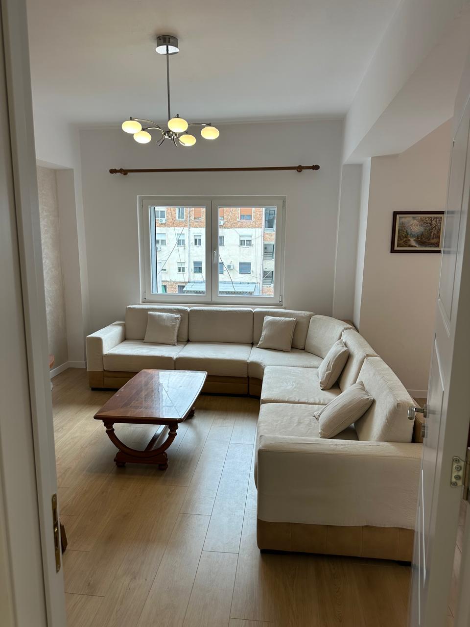 Shitet Apartament 3+1 | Tek Markata, Durrës
