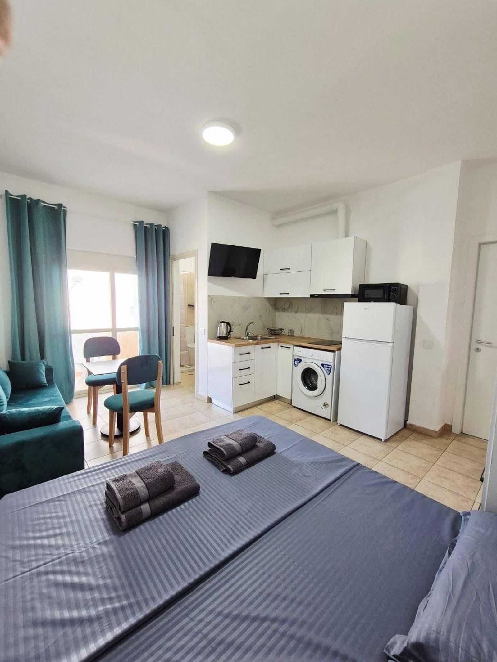 Studio with balcony, Plazh, 28 m², Durres