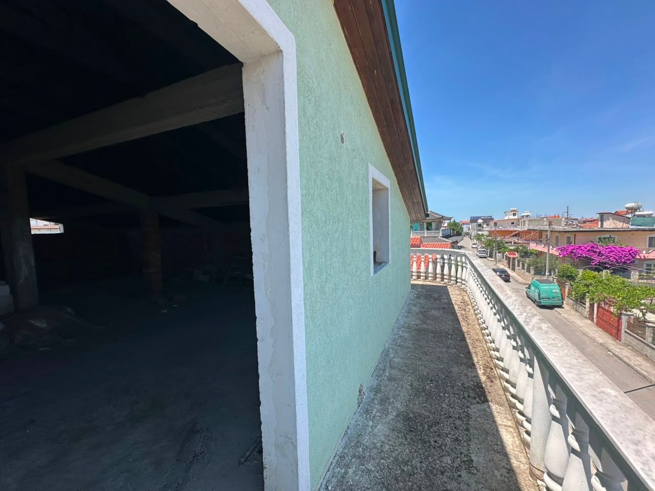 Shitet Vilë Private 3-Katëshe | Pranë Kryqit të Kuq, Durrës