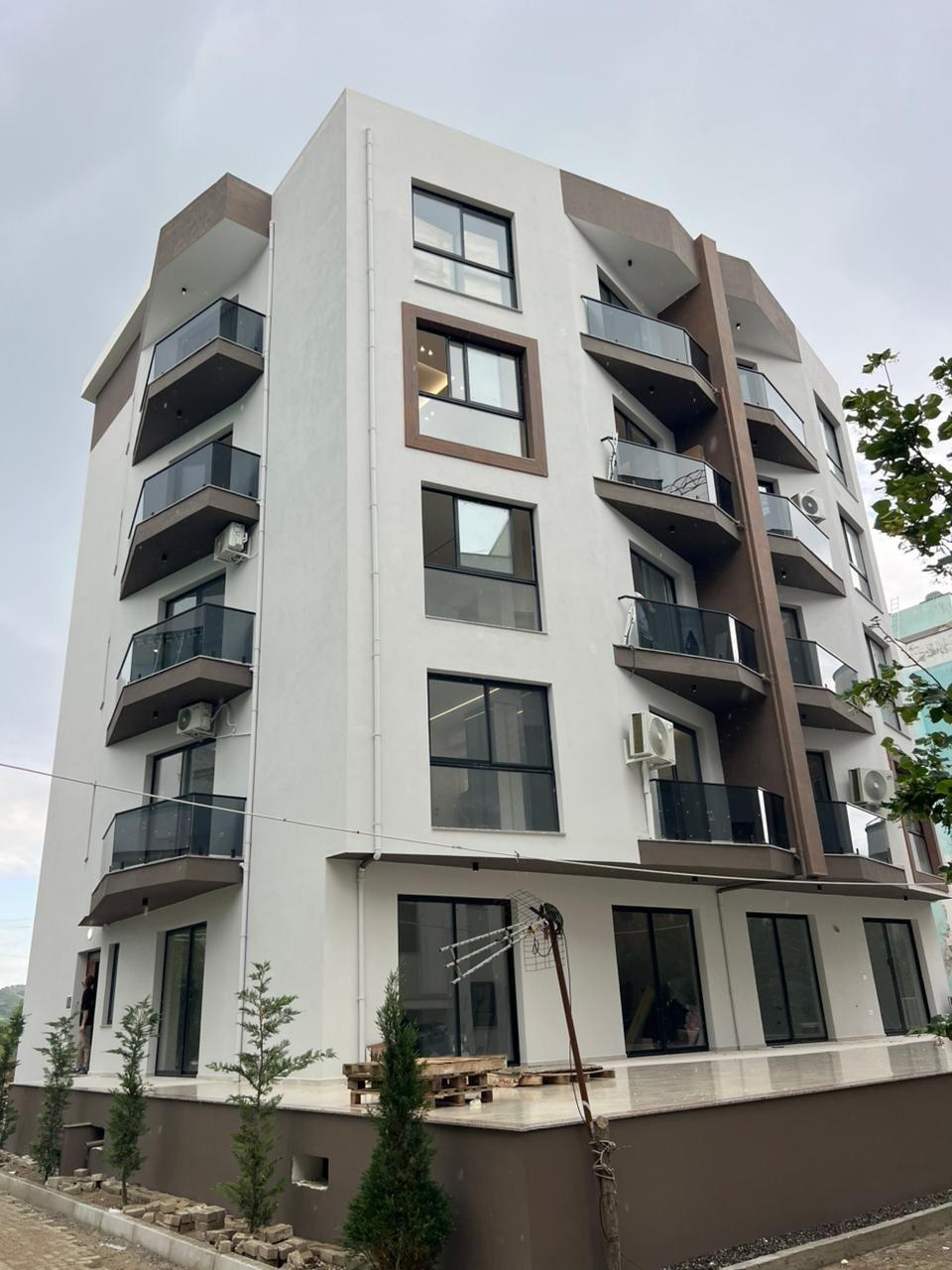 6 Wohnungen + 3 Garagen, Golem, 260 m², Durrës