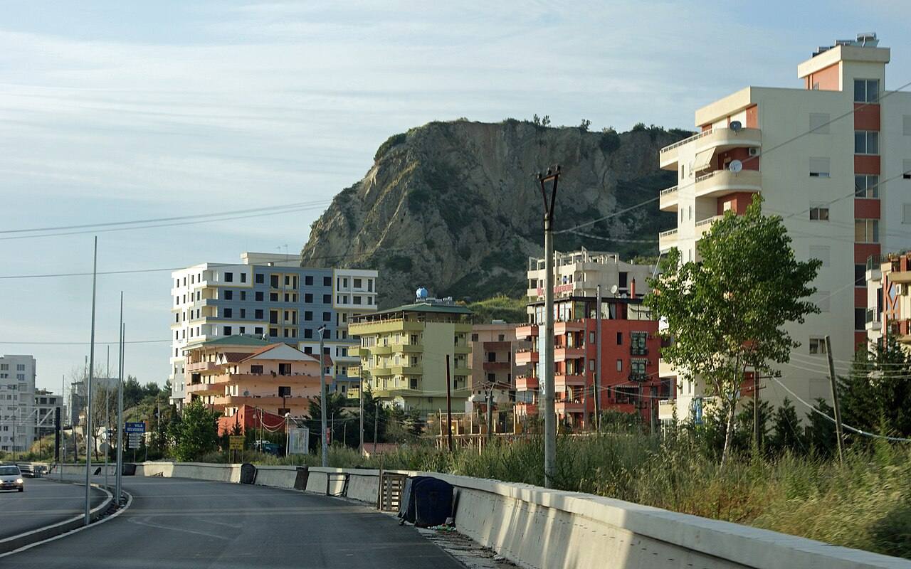 Shkëmbi i Kavajës, Durrës
