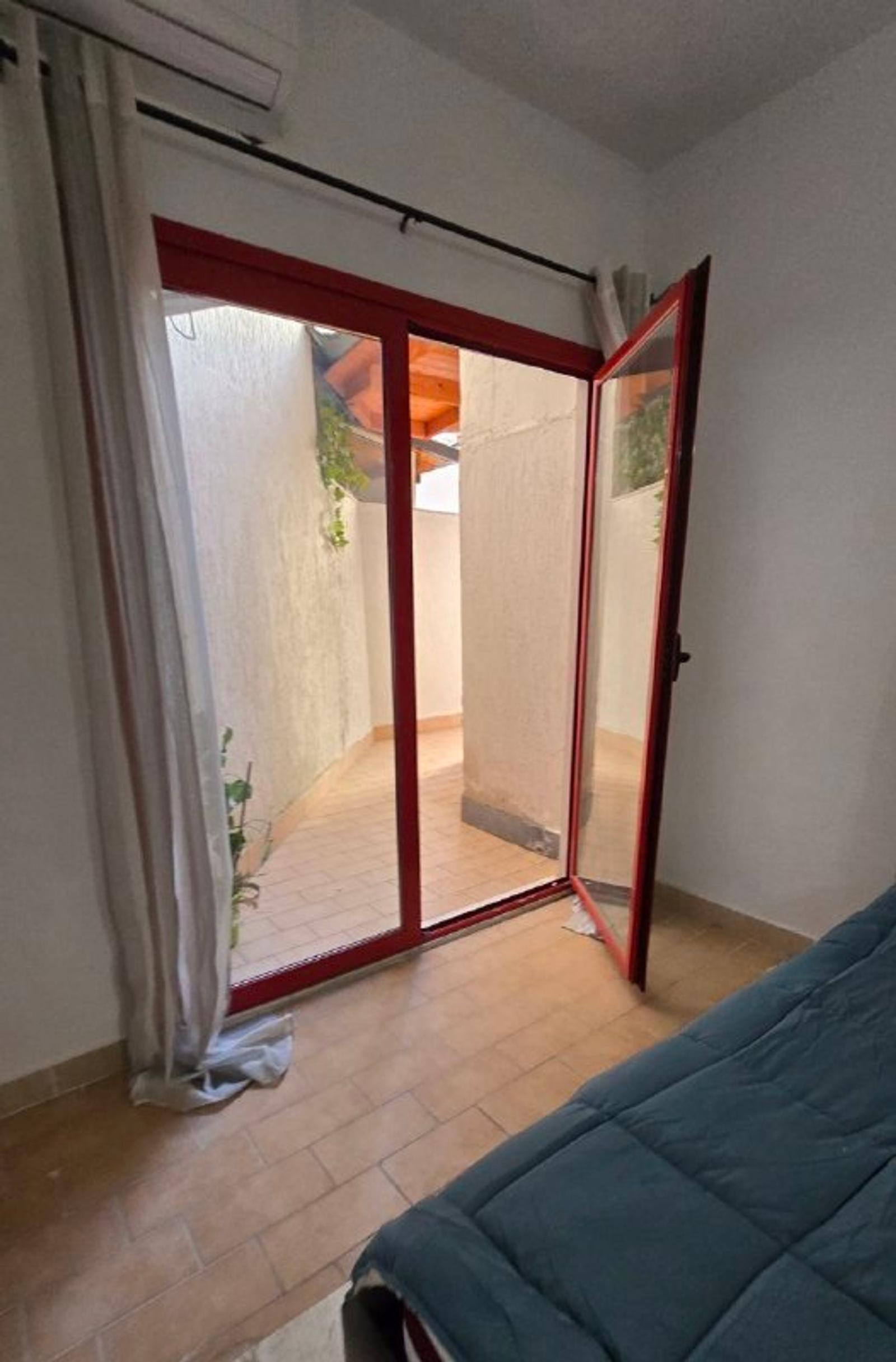 Studio for sale in Plazh, Durres, 44 m², near the sea — photo 2 of 6