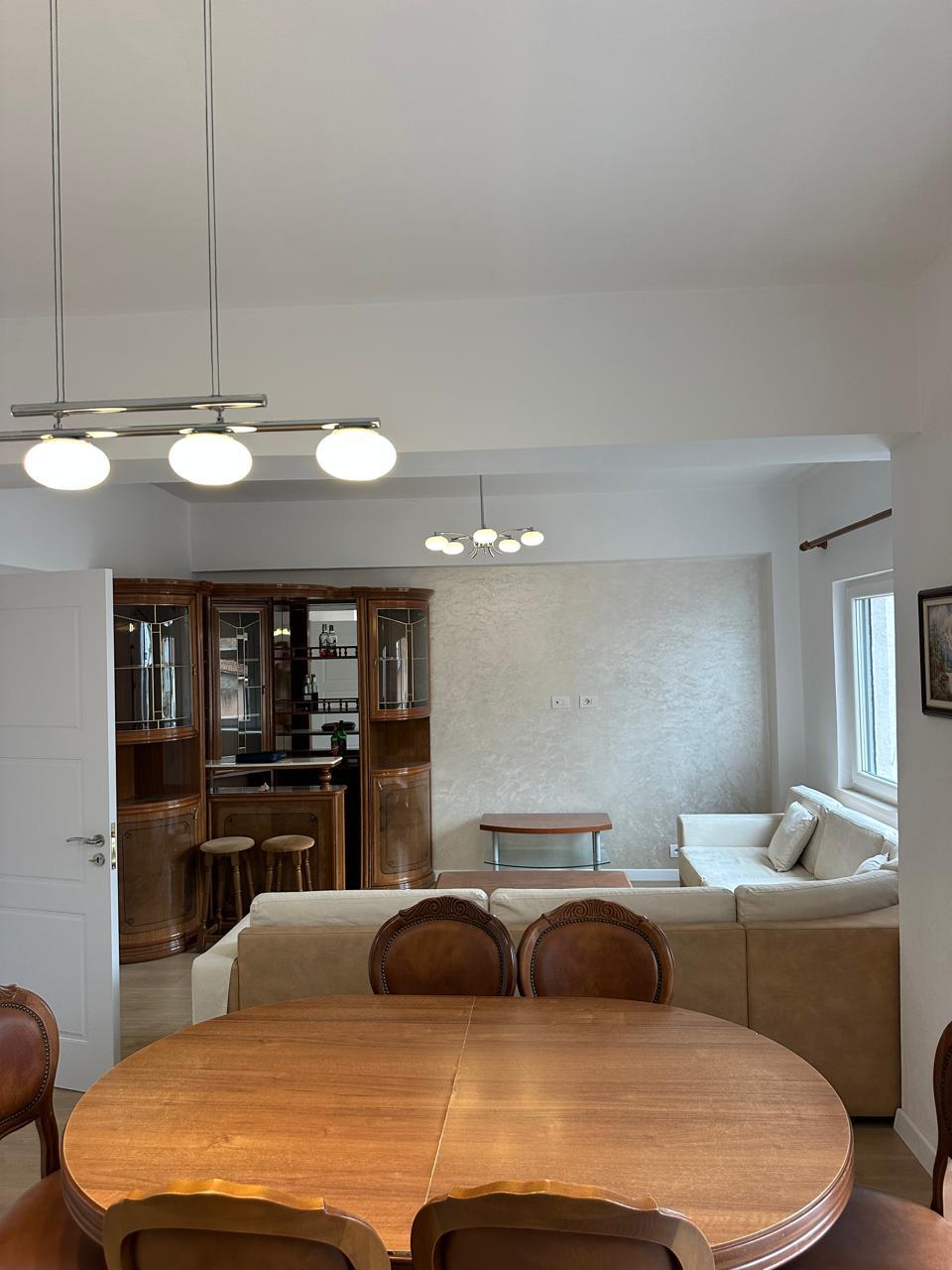Shitet Apartament 3+1 | Tek Markata, Durrës