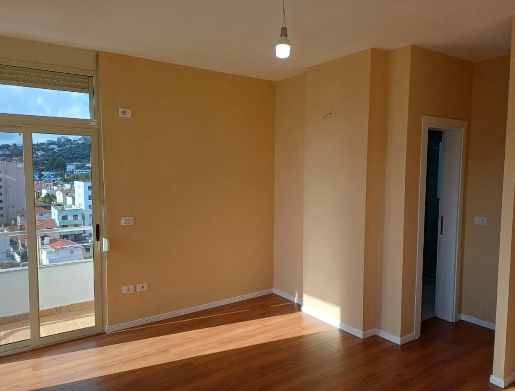 Shitet Apartament 2+1 + 3 Ballkone | Drejtoria e Policisë, Durrës