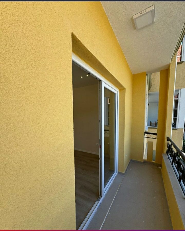 Shitet Apartament 1+1 me Verandë | Koloseu, Shkëmbi i Kavajës, Durrës
