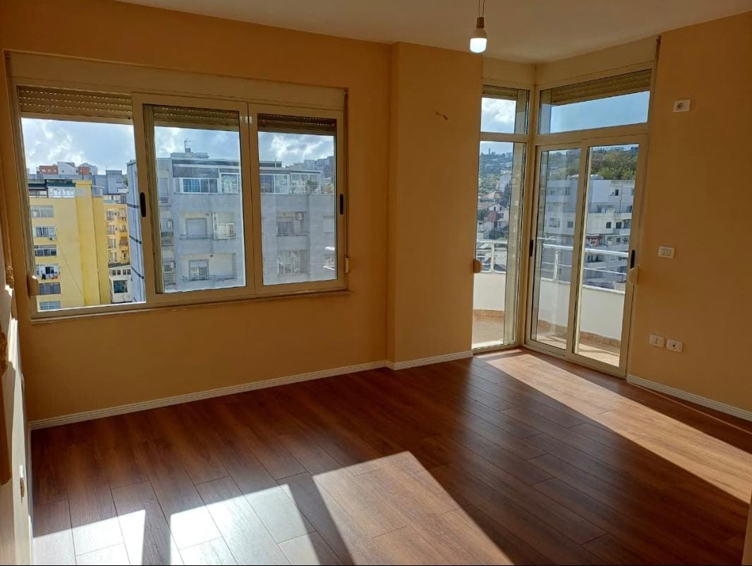 Shitet Apartament 2+1 + 3 Ballkone | Drejtoria e Policisë, Durrës