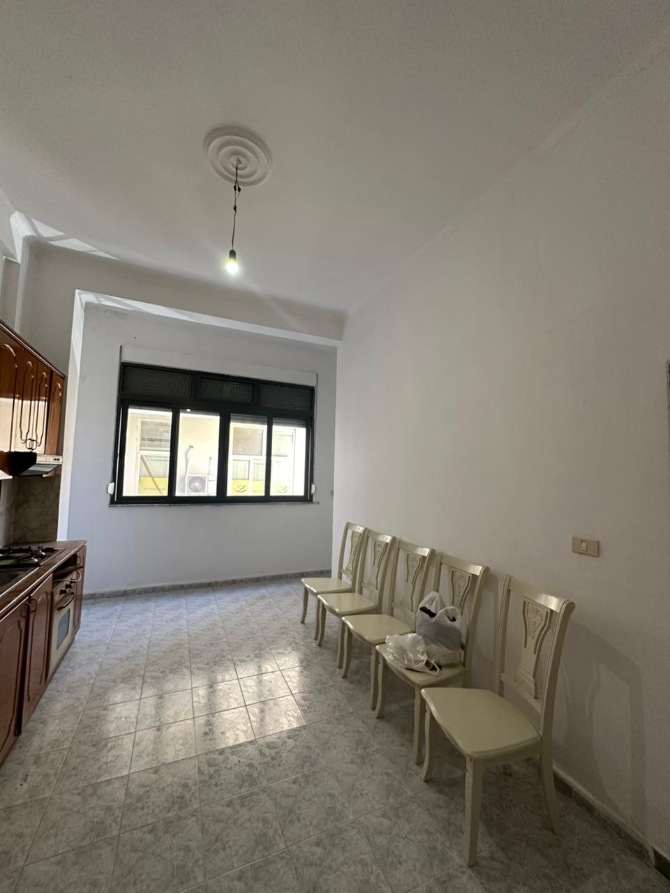 Shitet Apartament 2+1 | Muzeumi, Durrës