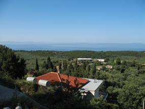 A house above the sea at Vuno, Himarë — Marie Čcheidzeová